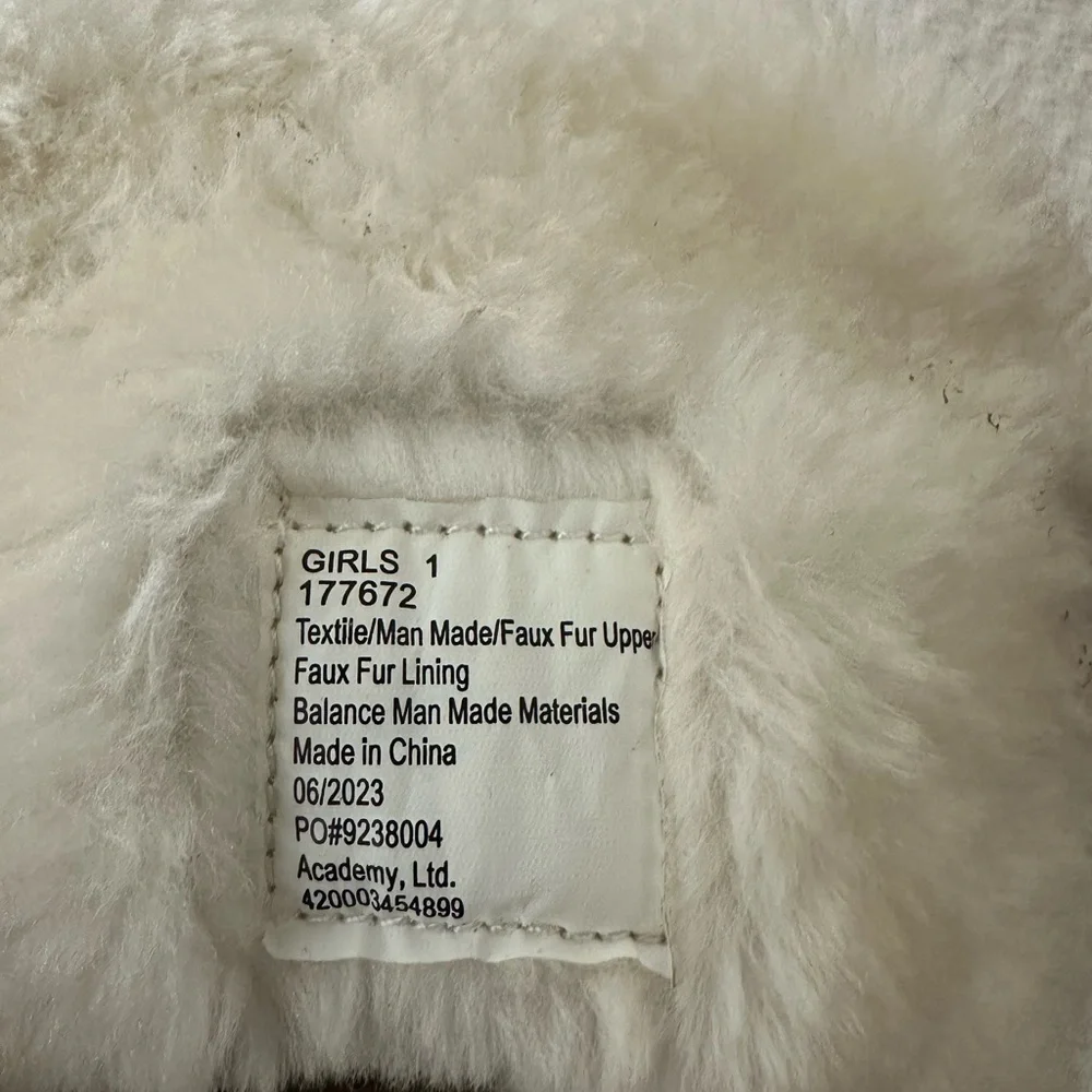 Magellan, Faux Suede, Trimmed With Faux Sherpa Fur. Sz 1 Very Good Condition